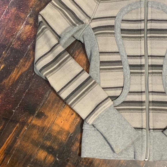 Lululemon Scuba Full/Front-zip Hoodie - Picture 3 of 8